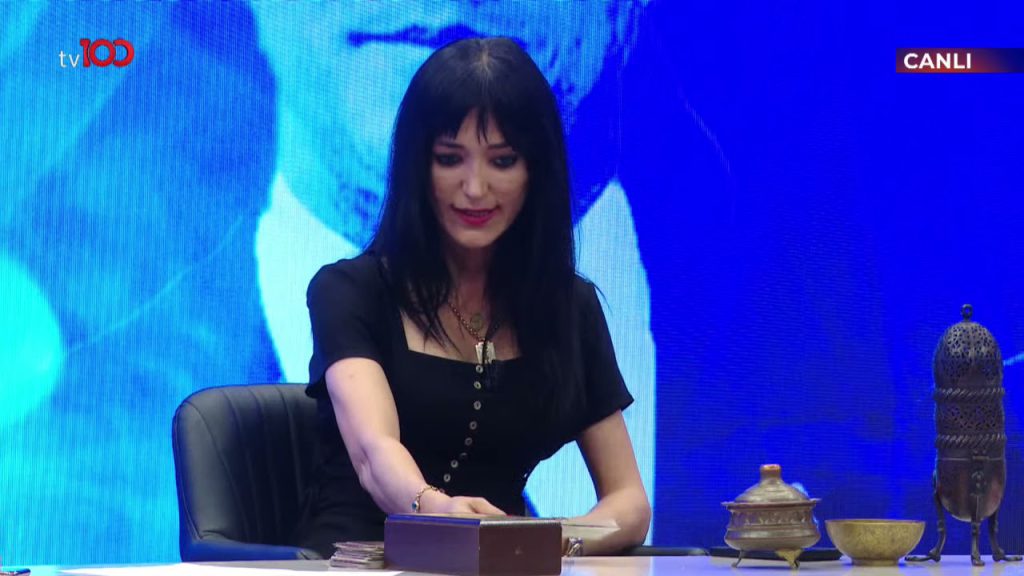 Meral Güven looks sex scenes