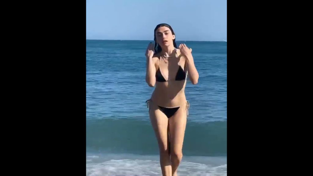 Hazar Ergüçlü smiles fuck