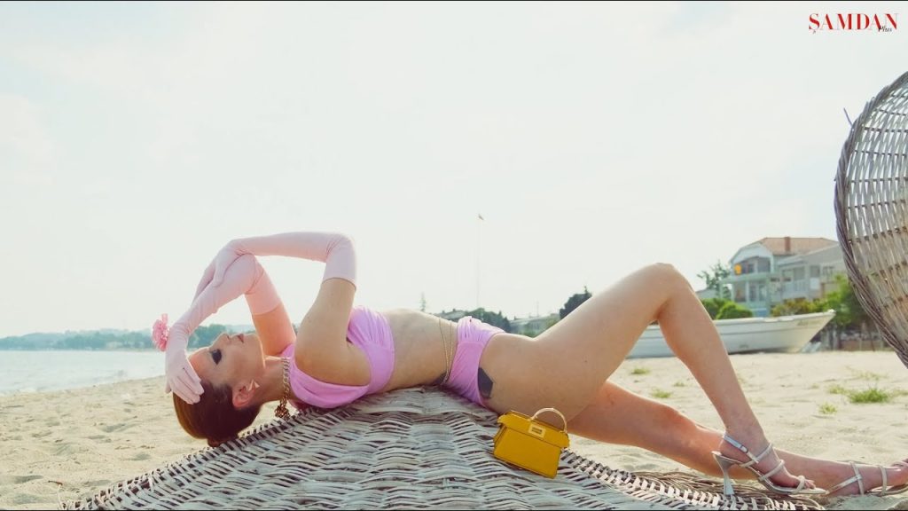 Nilperi Şahinkaya looks xxx