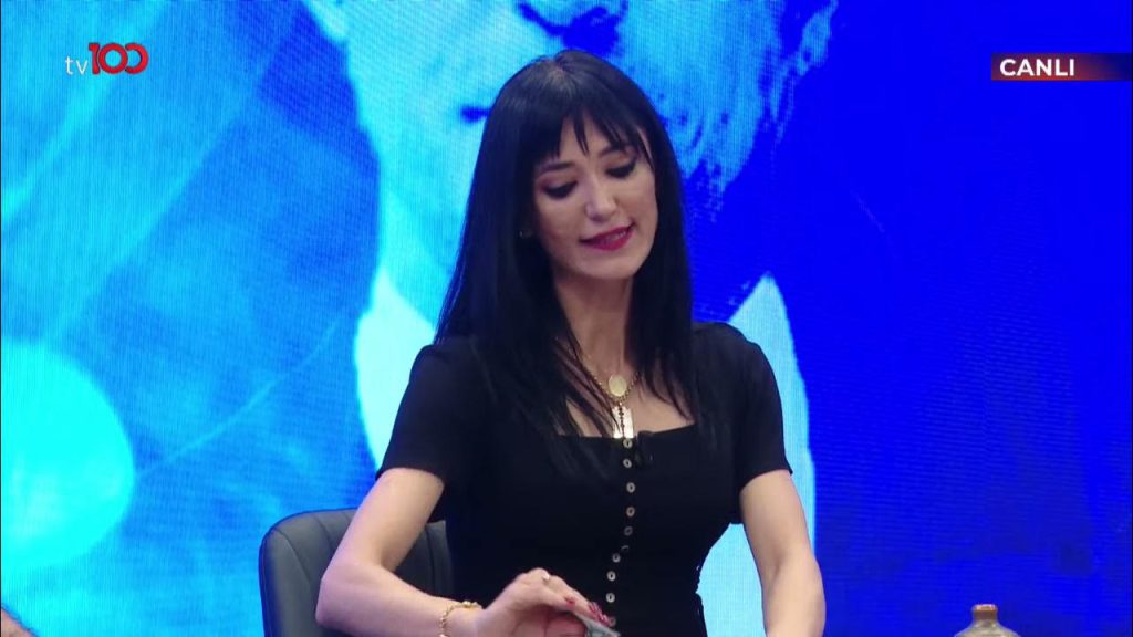 Meral Güven looks nudes