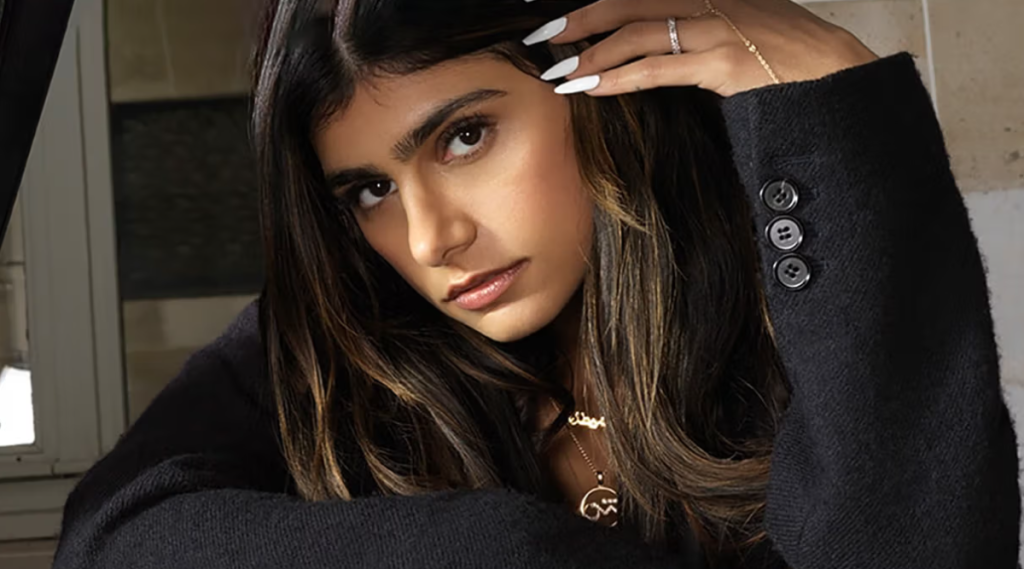 Mia Khalifa beautiful bikini