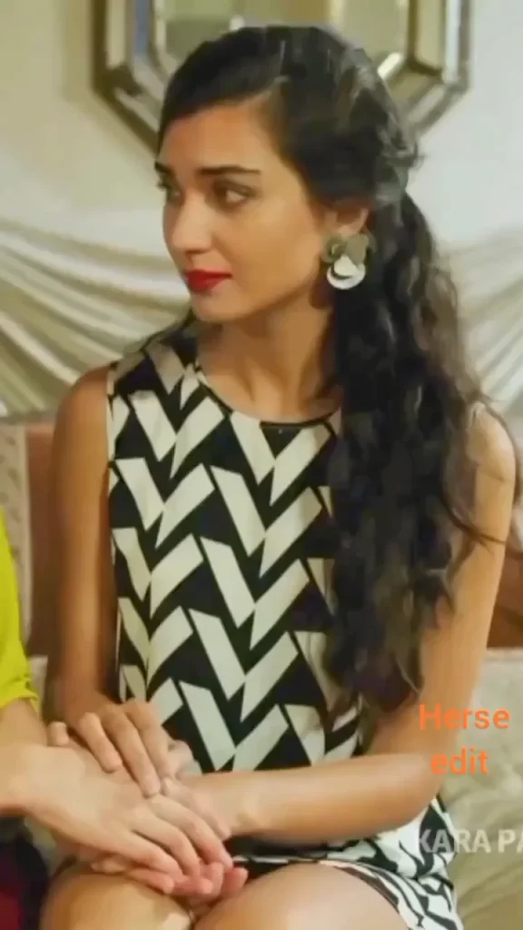 Tuba Büyüküstün looks pussy