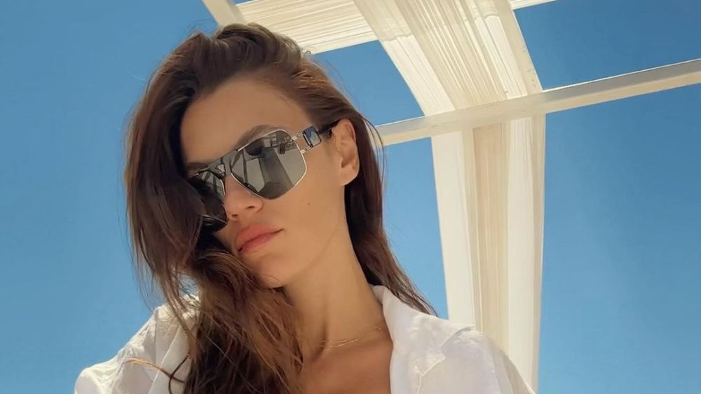 Yüsra Geyik looks xxx