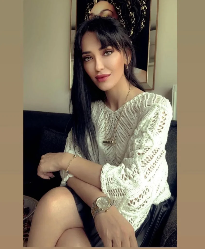 Meral Güven looks nude pics