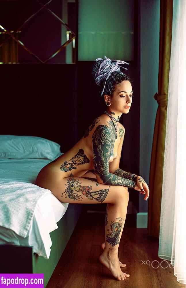 Yağmur Şimşek poses hot images