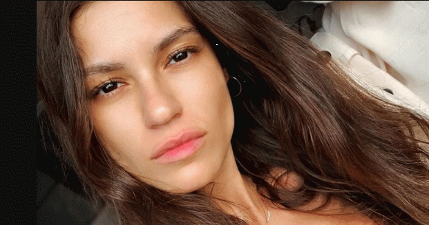 Yüsra Geyik looks hot