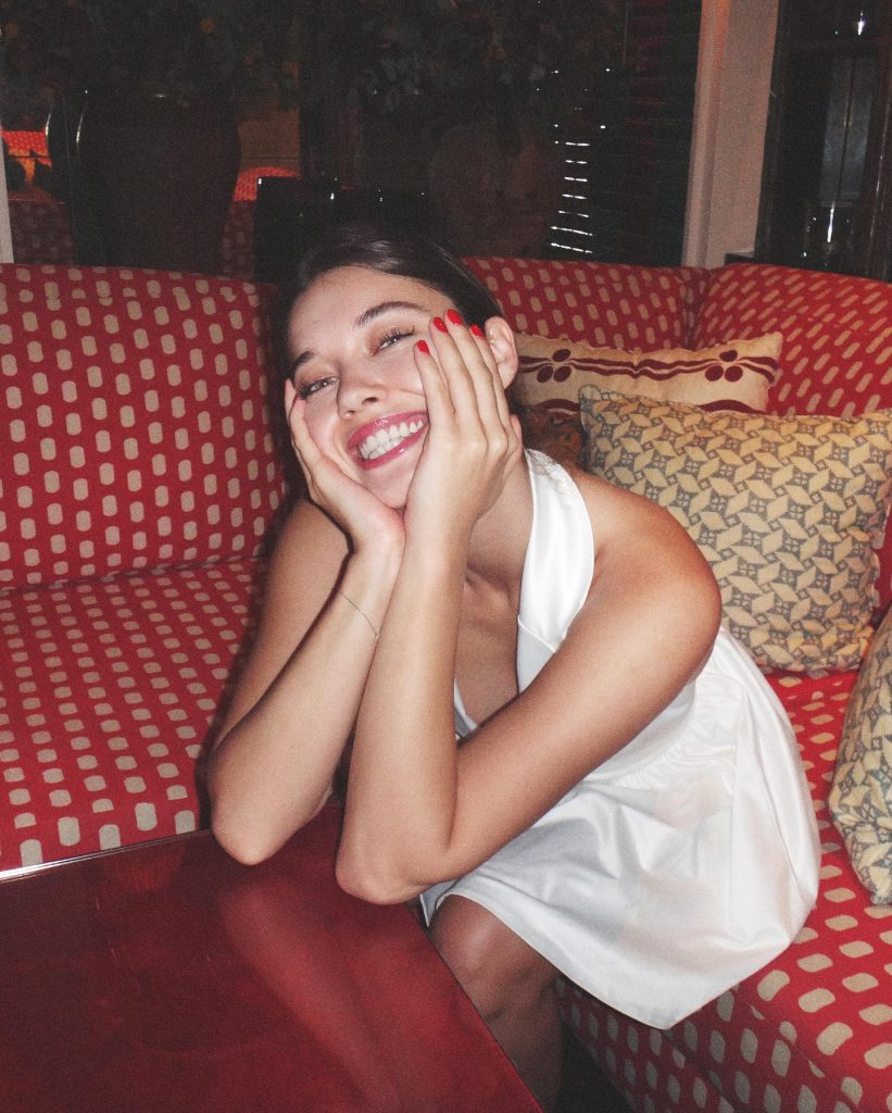 Afra Saraçoğlu ardent bikini