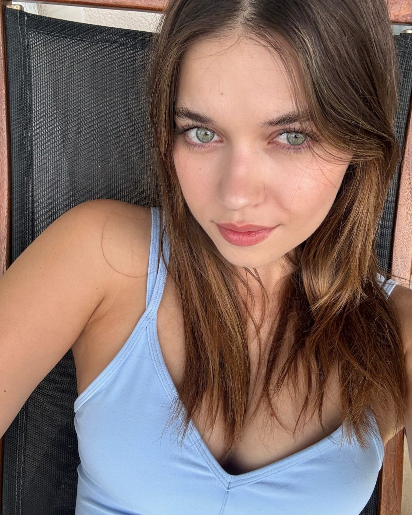 Afra Saraçoğlu ardent nude pics