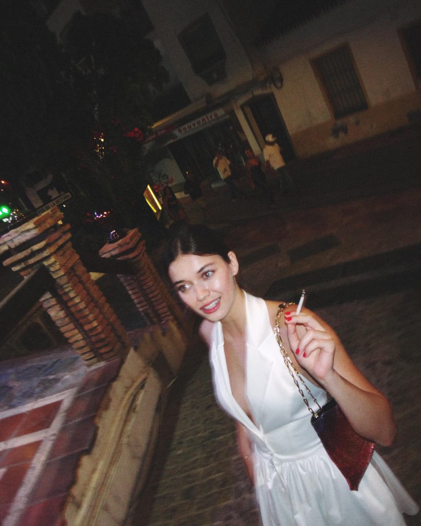 Afra Saraçoğlu ardent sex scenes