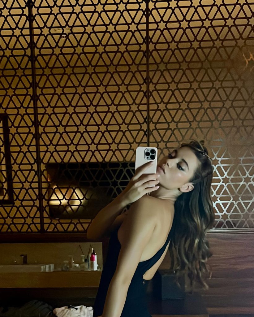 Afra Saraçoğlu beautiful bikini