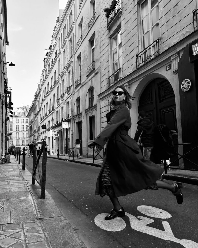 Afra Saraçoğlu depicts fire porn