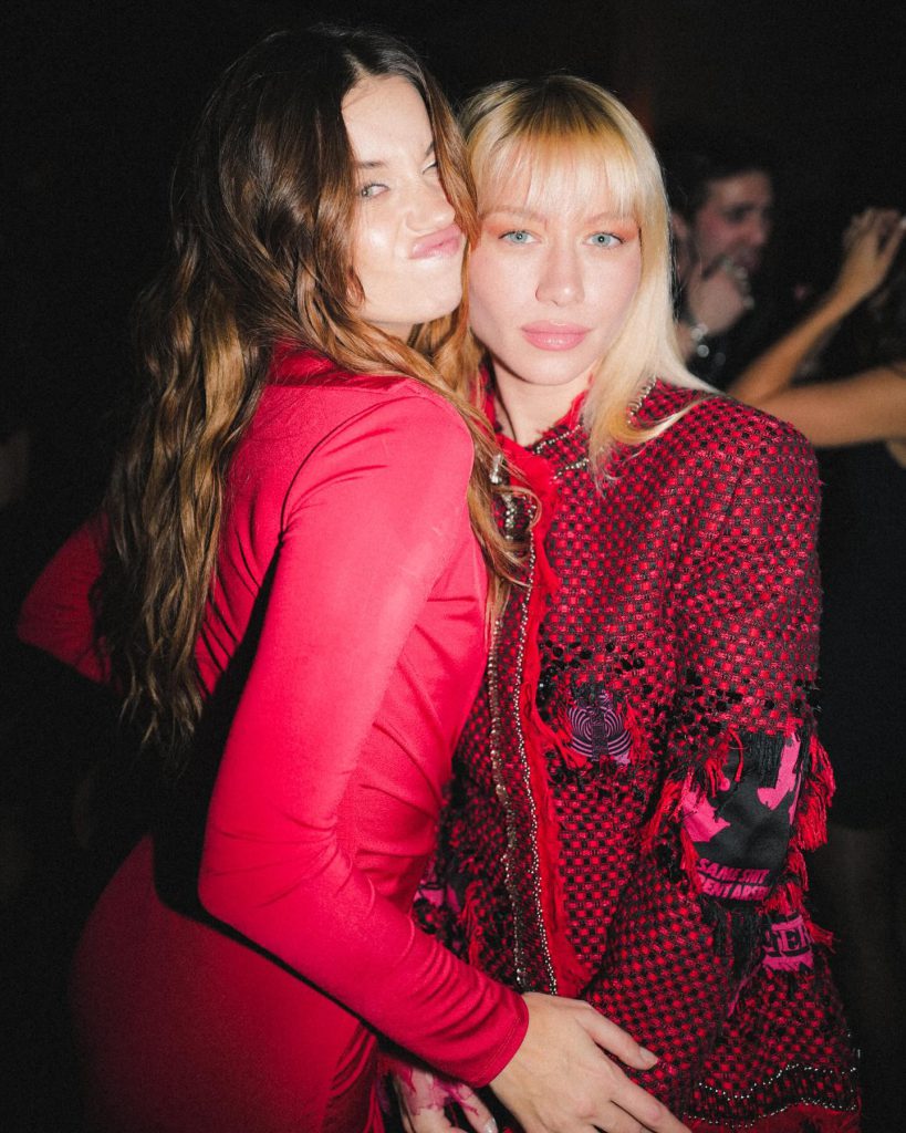 Afra Saraçoğlu looks bikini