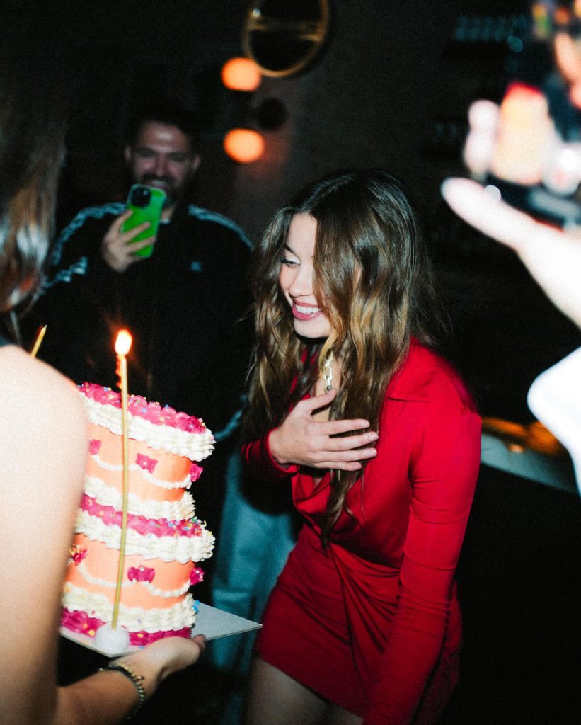 Afra Saraçoğlu looks hot