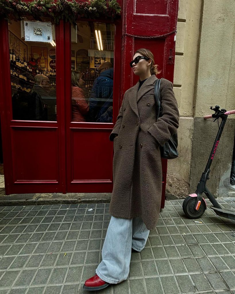 Afra Saraçoğlu looks hot images