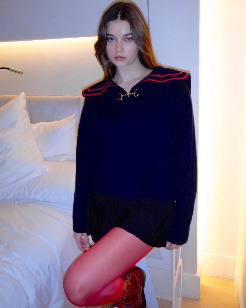 Afra Saraçoğlu looks nudes