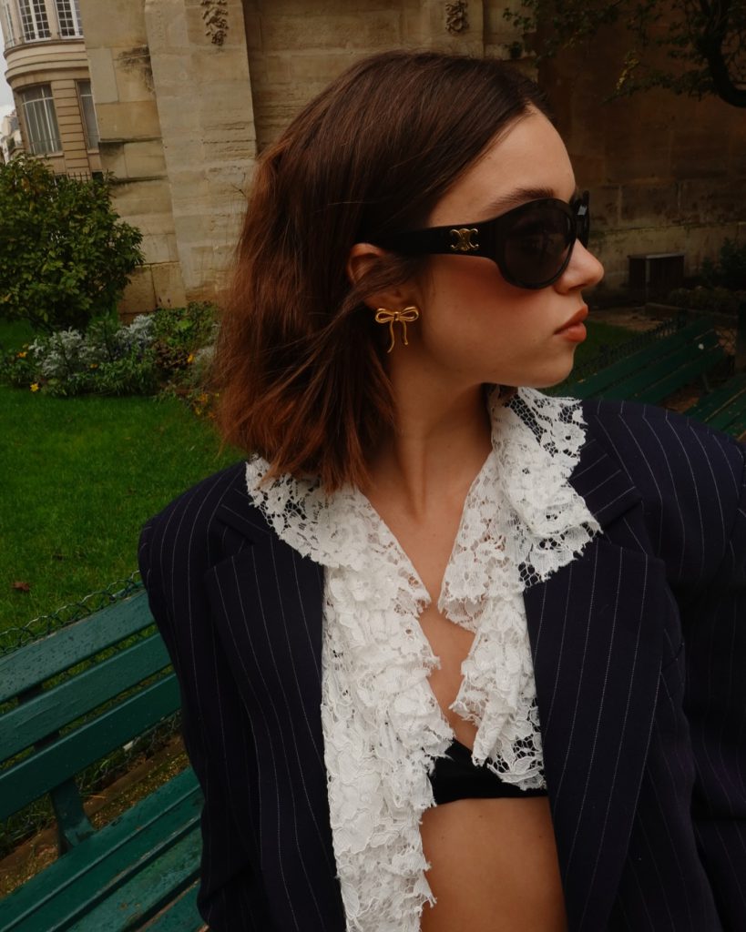 Afra Saraçoğlu modeling ass