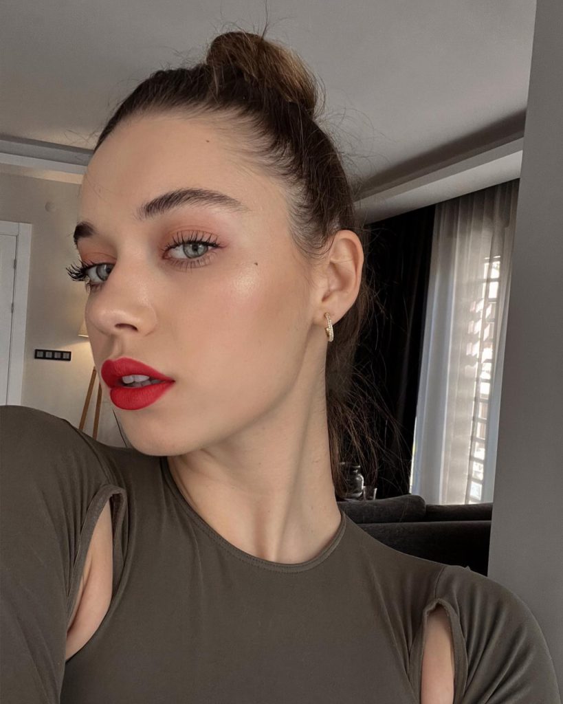 Afra Saraçoğlu pussy