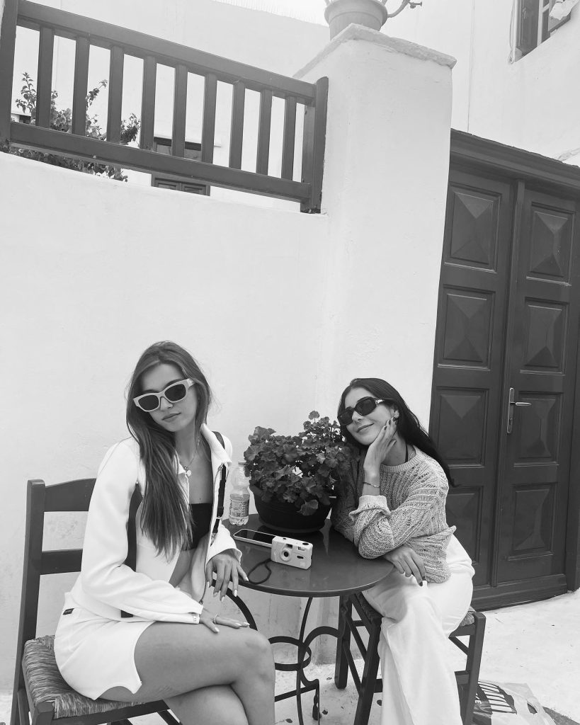 Afra Saraçoğlu smiles ass