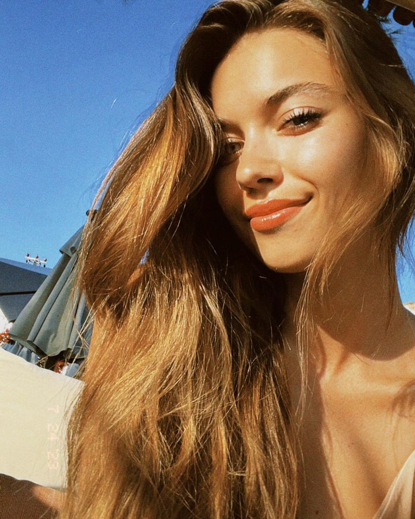 Afra Saraçoğlu smiles bikini