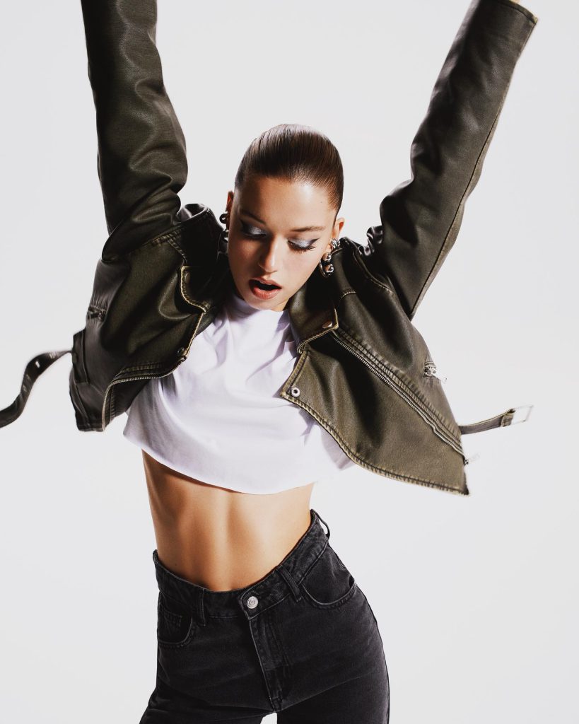 Afra Saraçoğlu smiles xxx porn