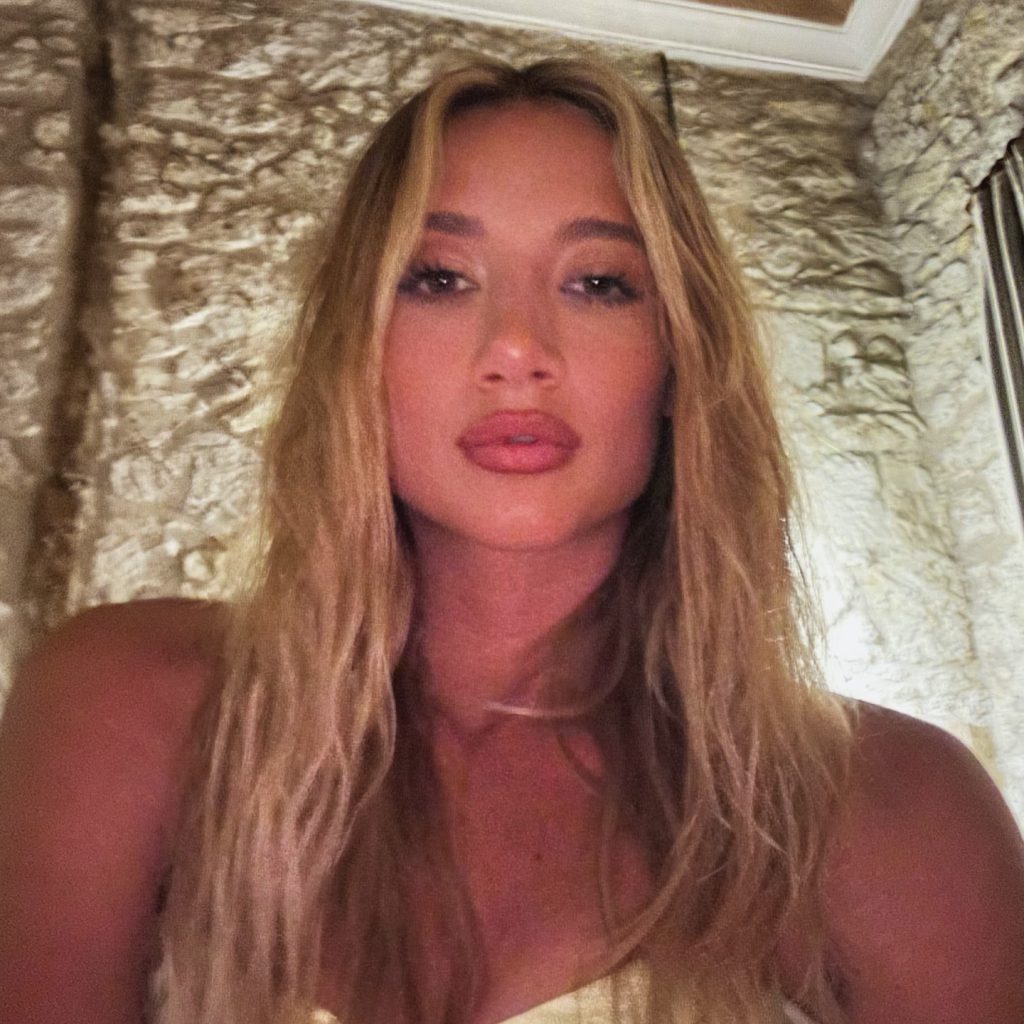 Aleyna Kalaycıoğlu ardent nude