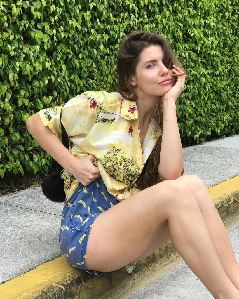 Aleyna Kalaycıoğlu beautiful ass