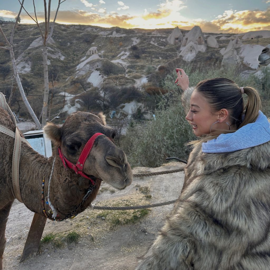 Aleyna Kalaycıoğlu depicts fire sex