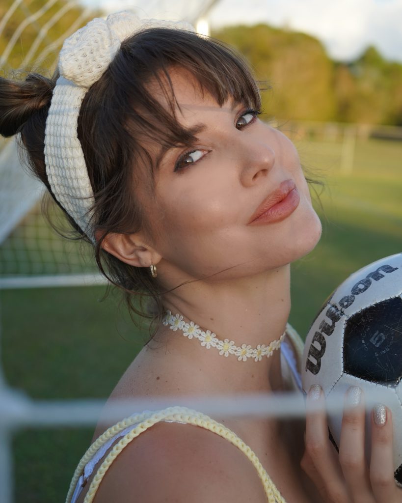 Aleyna Kalaycıoğlu depicts fire sexy