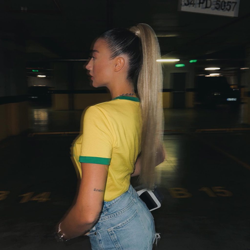 Aleyna Kalaycıoğlu looks hot bikini