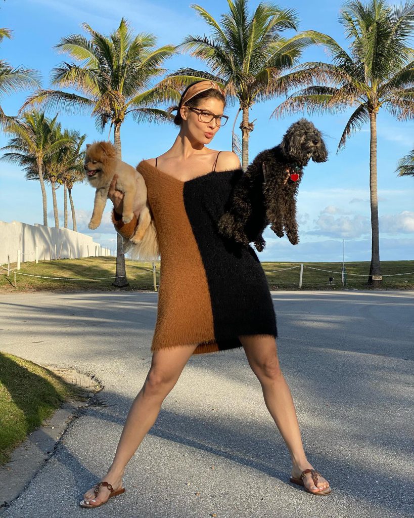 Aleyna Kalaycıoğlu looks nude