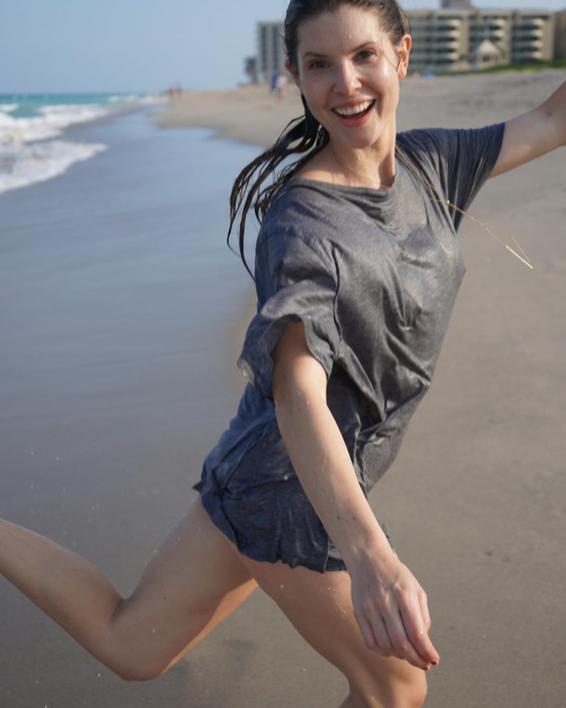 Aleyna Kalaycıoğlu looks nude pics