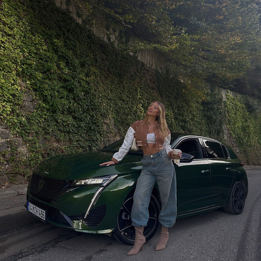 Aleyna Kalaycıoğlu modeling fuck