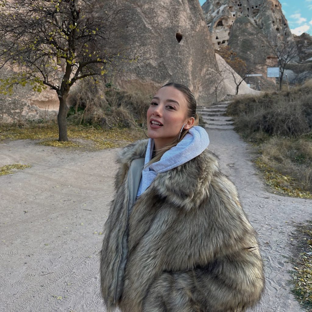 Aleyna Kalaycıoğlu modeling hot images