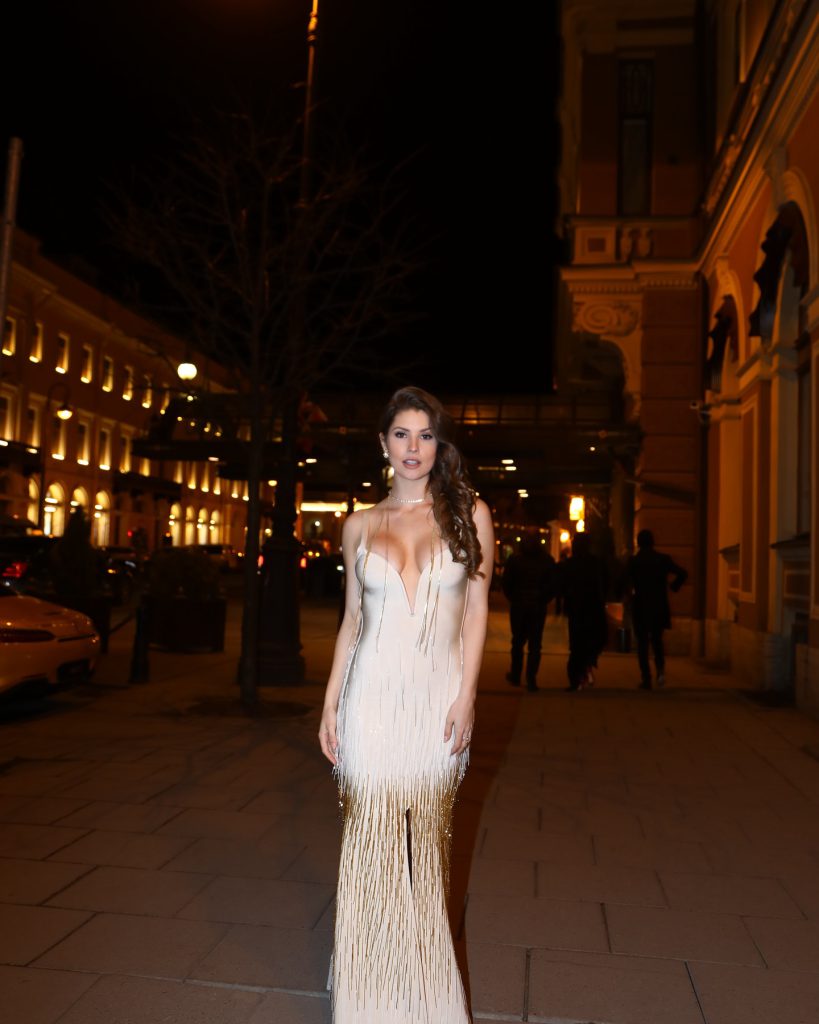 Aleyna Kalaycıoğlu modeling nude pics