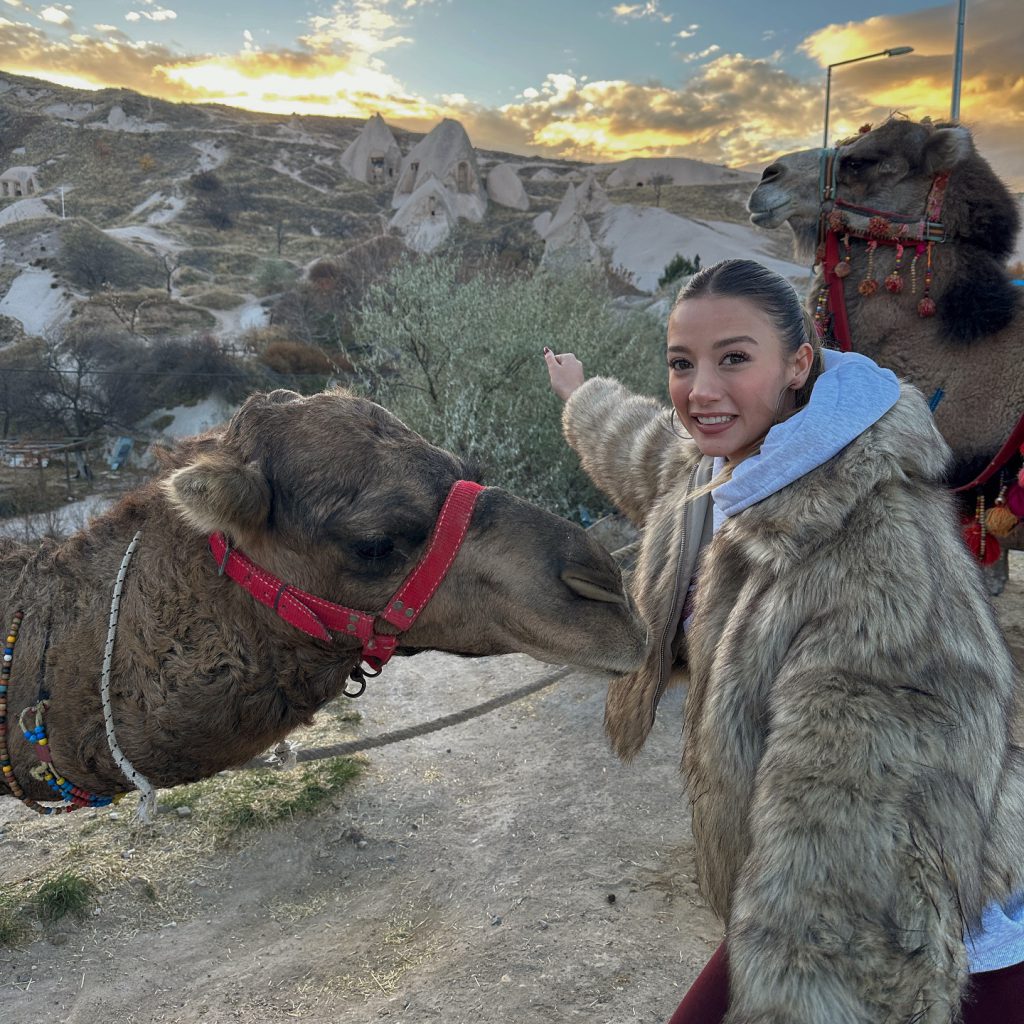 Aleyna Kalaycıoğlu modeling pussy