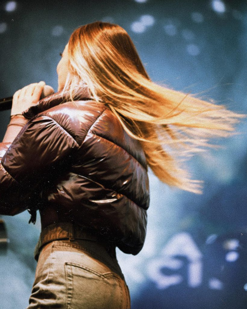 Aleyna Kalaycıoğlu poses nude