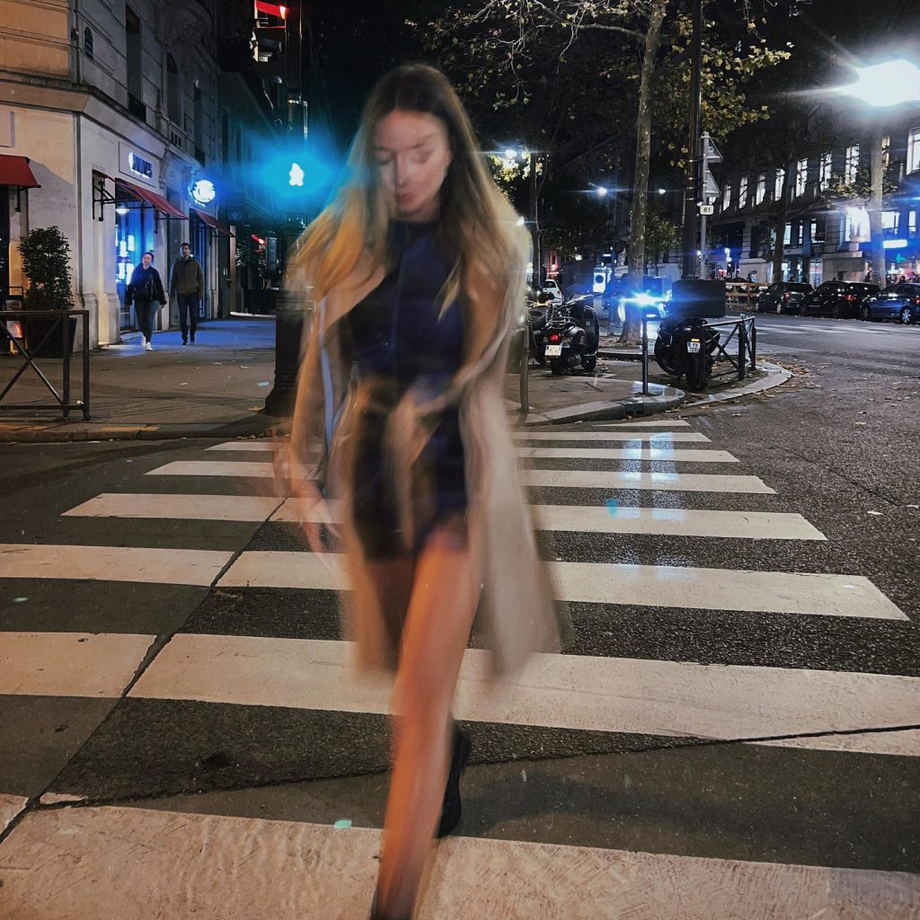 Aleyna Kalaycıoğlu poses porn