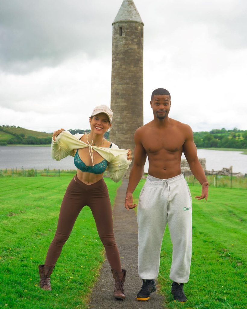 Aleyna Kalaycıoğlu poses xxx sex