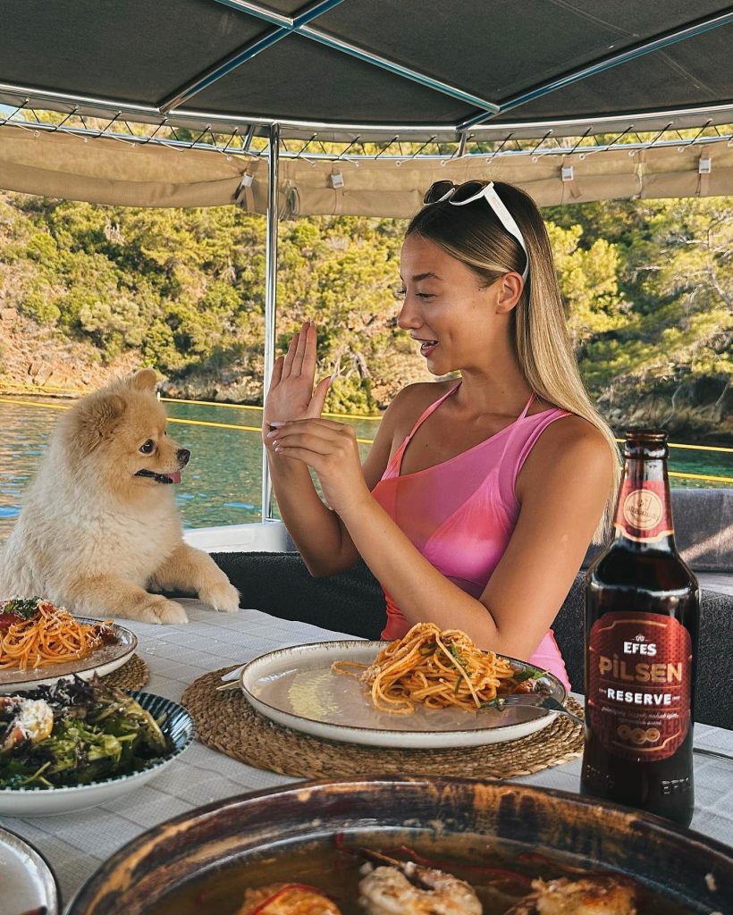 Aleyna Kalaycıoğlu smiles fuck