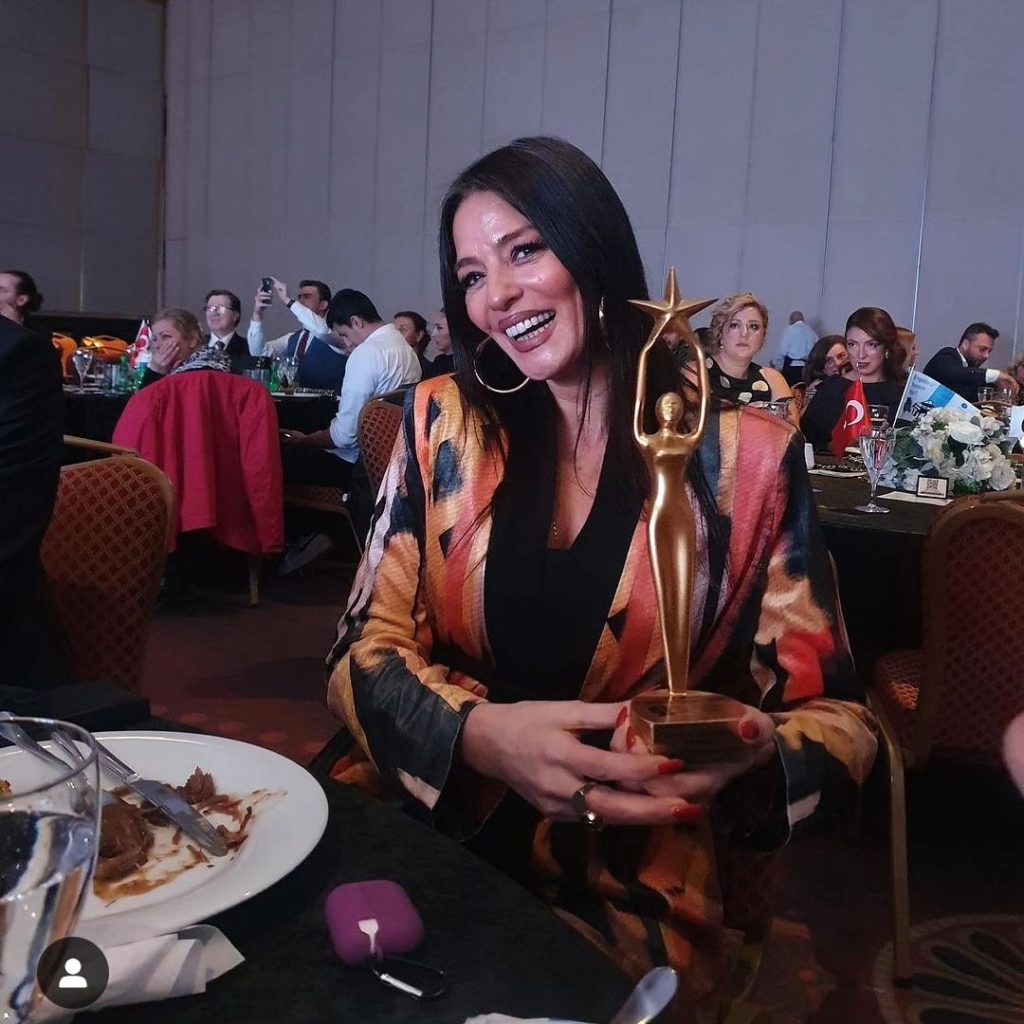 Asuman Krause hot photos