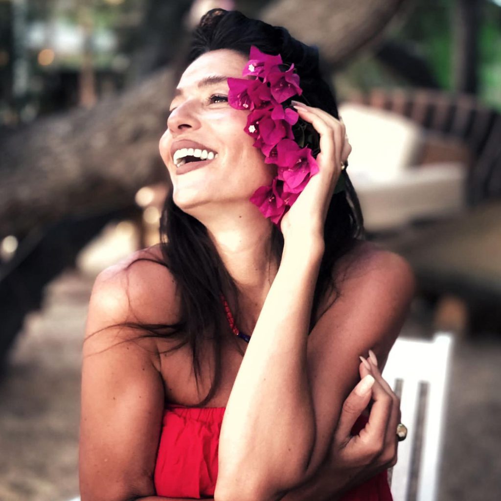 Asuman Krause looks nude pics