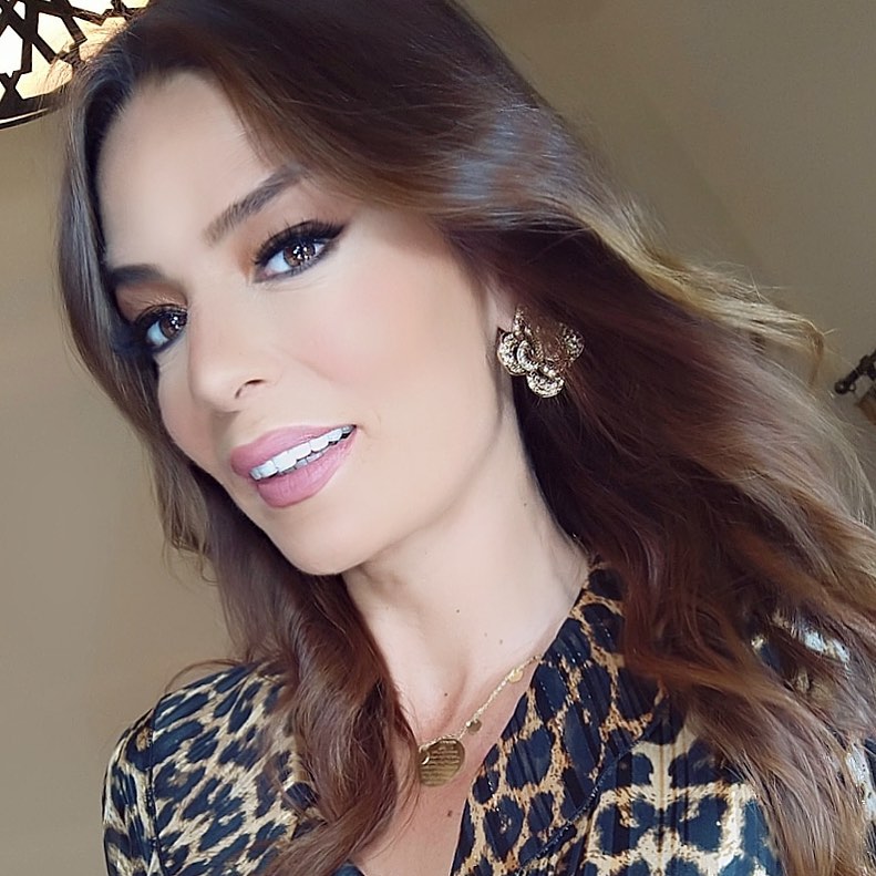 Asuman Krause modeling hot