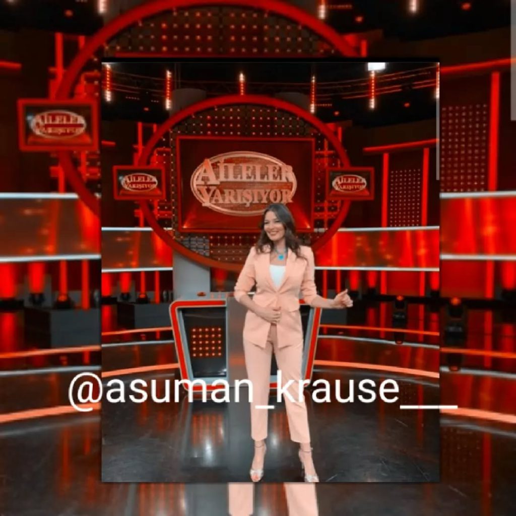 Asuman Krause poses ass