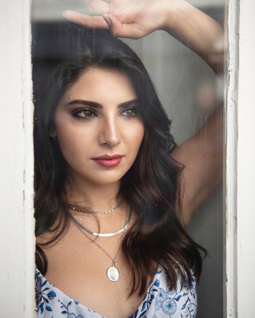 Bahar Candan depicts fire hot pics