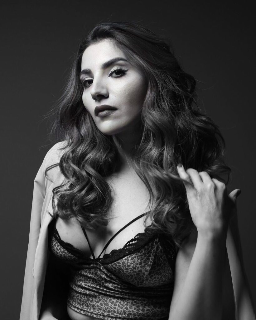 Bahar Candan depicts fire sex