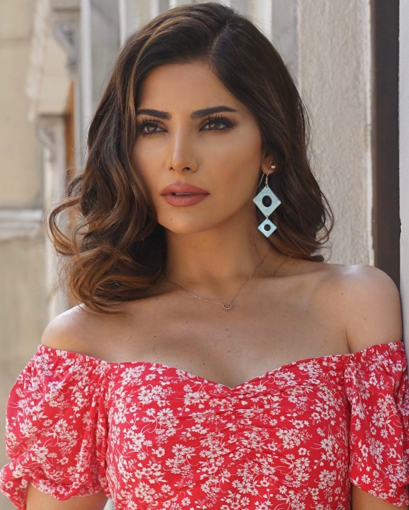 Bahar Candan looks bikini