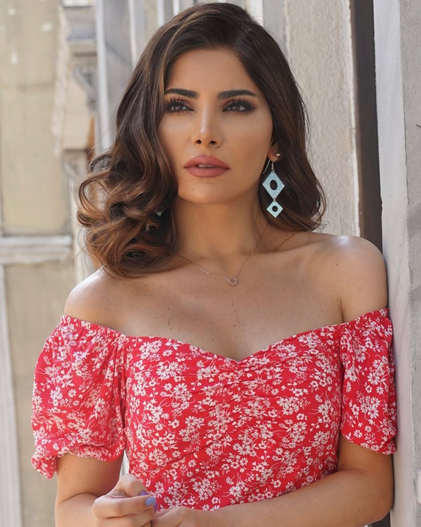 Bahar Candan looks hot