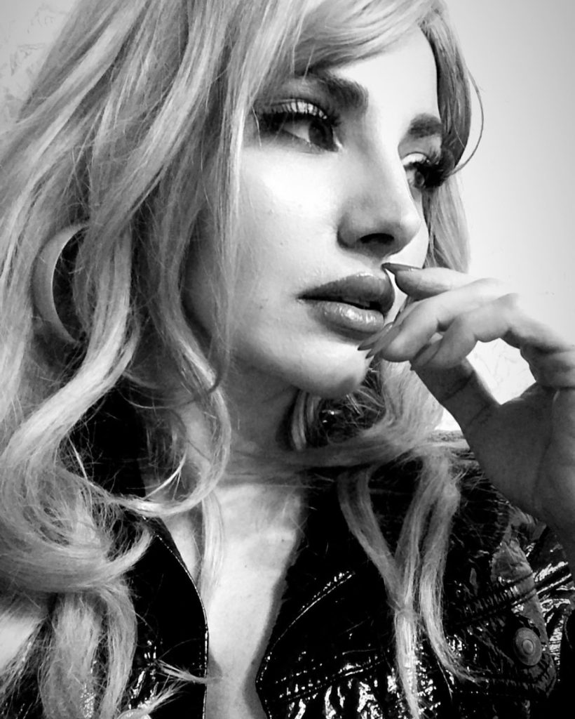 Bahar Candan looks hot images