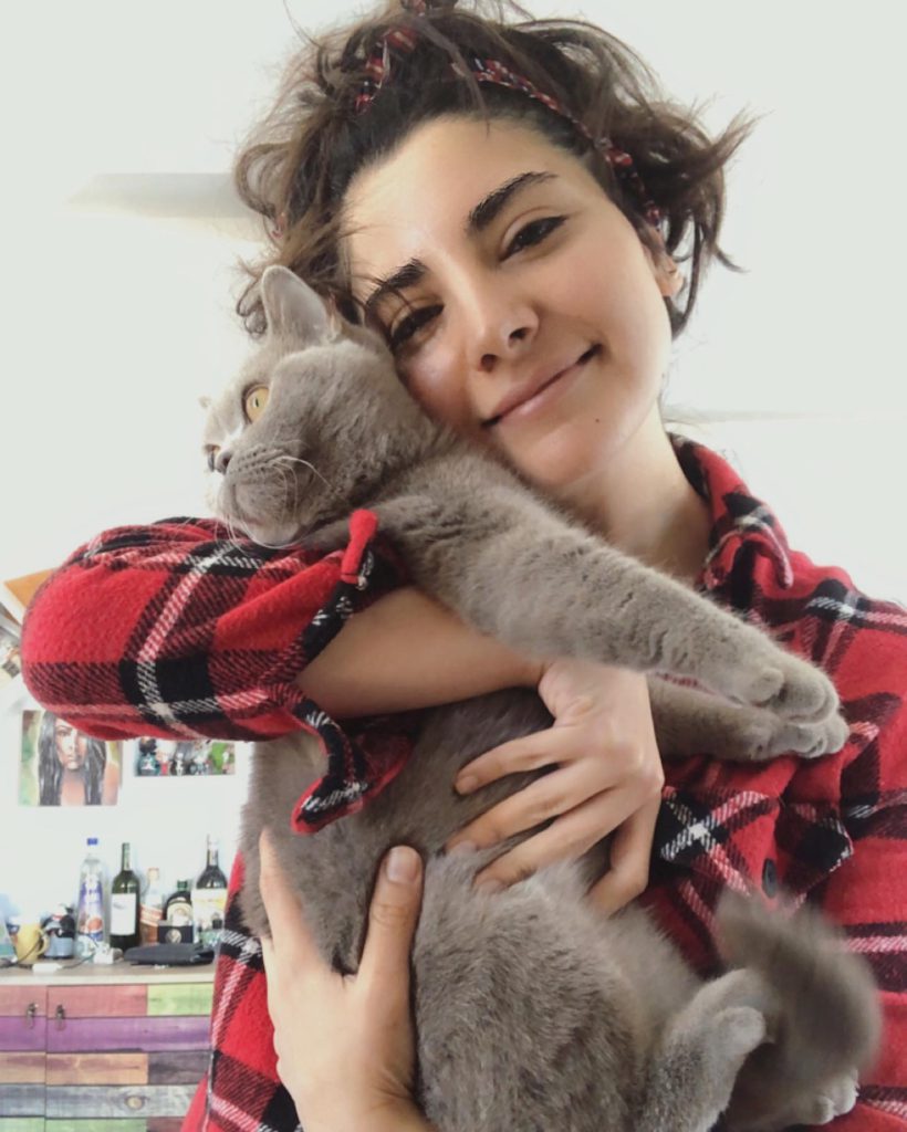 Bahar Candan looks nude