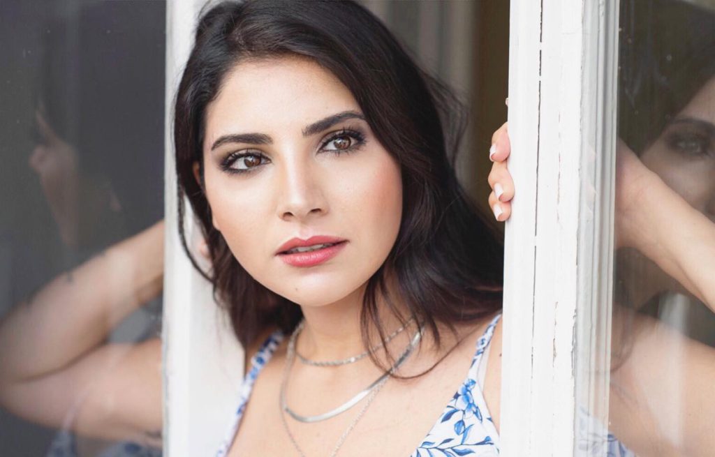 Bahar Candan looks nude pics